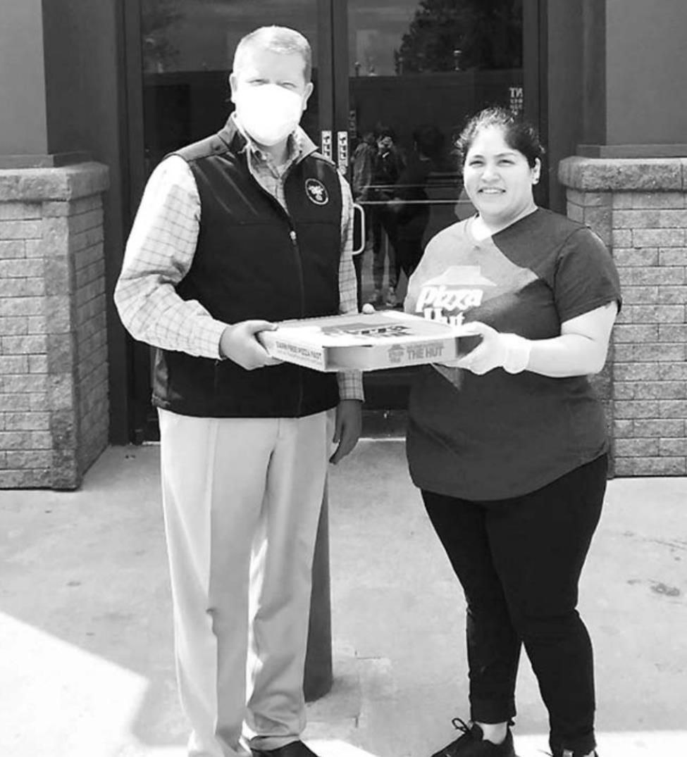 Sanders delivers food to health care workers Kingfisher Times & Free