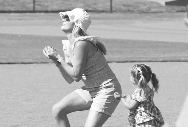 Rotary water balloon toss