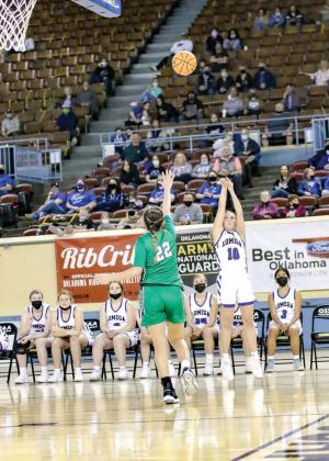 LOMEGA’S Hensley Eaton (10) and members of the Lady Raider team watch her 3-point attempt during the second half of the defending champs’ 72-50 win over Vamum in Thursday night’s Class B semifinal. [Photo by Chris Simon/www. simon-sports-photos.smug ALL EYES ON LOMEGA