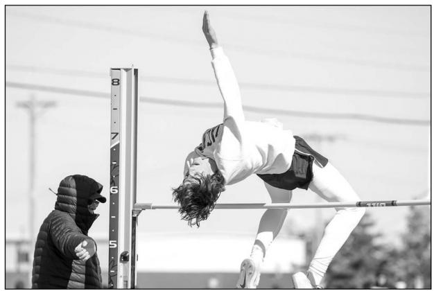 Mecklenburg, Washington capture gold