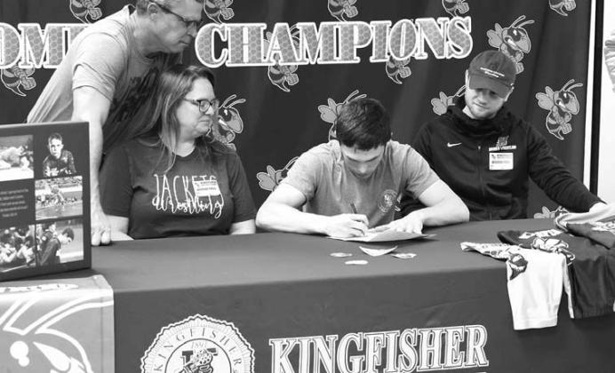 Jackets’ Browning signs to wrestle with Hastings College