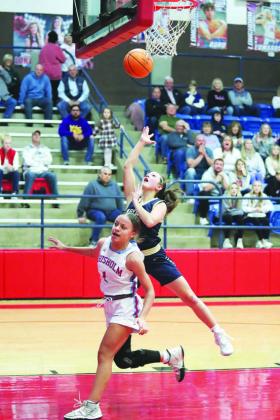 Lady Jackets cruise past Chisholm