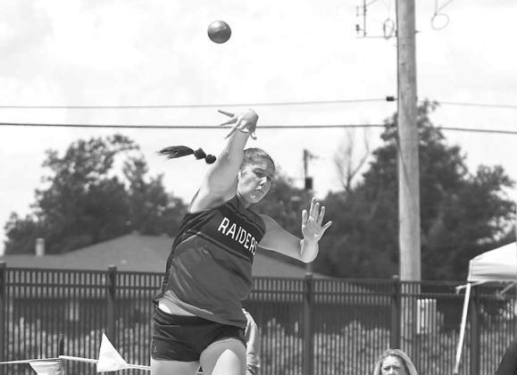 KINSLEY FISHER took fourth place in the shot put at the Class A state meet. [Photo by Chris Simon/www.simon-sports-photos.smugmug.com]