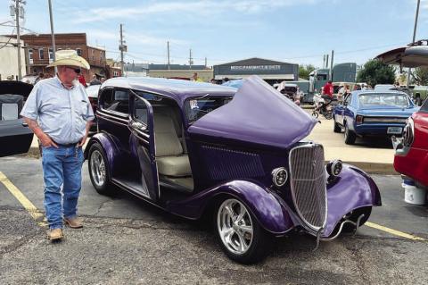 Semi strikes and damages Broadway Avenue overpass