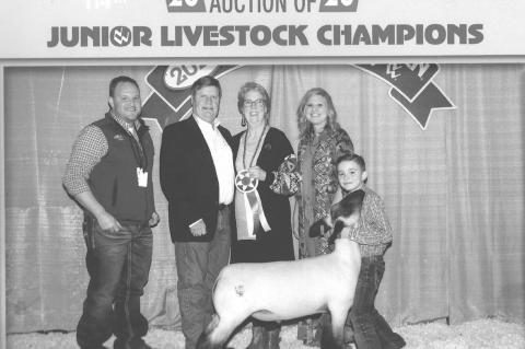 Small world gets even smaller for Hennesseyites at stock show