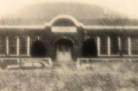 First DHS reunion in 4 years is last in old gym