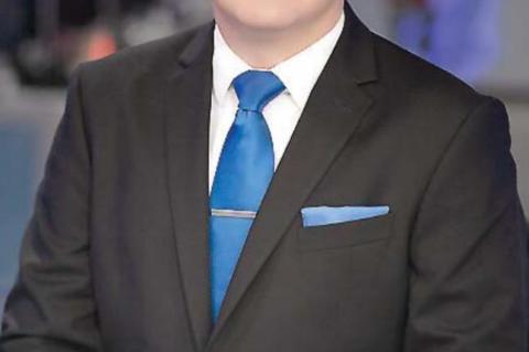 TV weather guy Damien Lodes to read at fi nal Lantern event