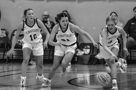 Kingfisher splits road games at Blanchard