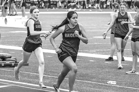 Lomega group breaks school record in relay