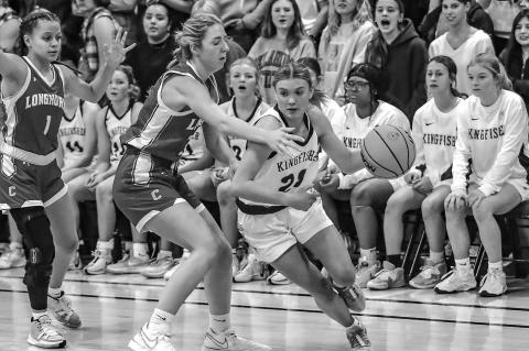 Lady Jackets cruise into semis