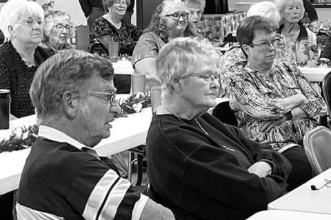 Hennessey senior citizens learn to avoid scammers at banking workshop by learning to just ‘tap’ cards