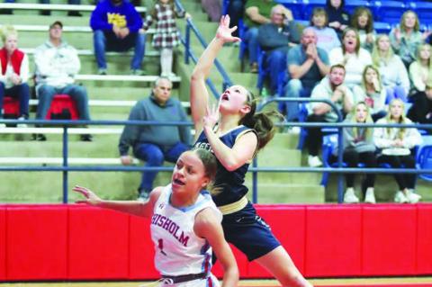 Lady Jackets cruise past Chisholm