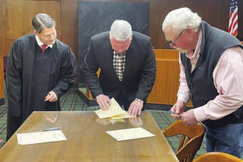 Dobrovolny among those sworn in, re-elected county commission chair