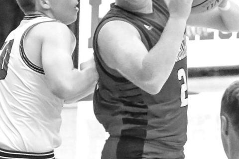 Shaw, Harvistons come up big in Dover victories at Medford