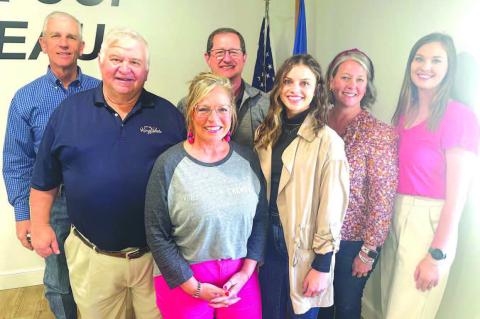 SPECIAL GUESTS at the Kingfi sher Lions Club last Thursday included, from left: front row, Jim Thomas, Shauna Rupp, Tiffany Jones, Laura Callaham and Jaryn Buseman. They’re pictured with Lions Club members on the back row, Mike Frey and Francis Nault. [KT&FP Staff Photo]