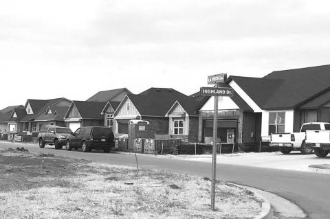 Homebuilders update Kingfi sher Rotarians on progress of Highlands West housing a