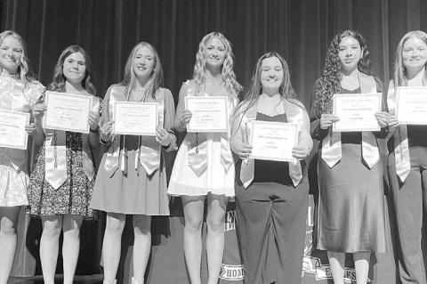 Elks honor county grads at honors banquet
