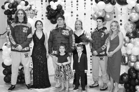 Hamil, Shellstrom crowned at homecoming