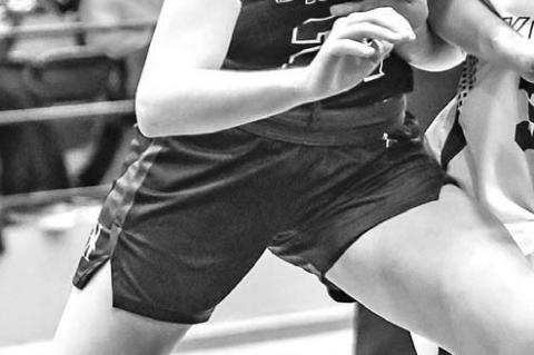 HENNESSEY’S Clare Munroe battles for position during a Three Rivers Conference Tournament semifinal game against Okarche. Munroe scored 24 points last Tuesday in her team’s victory against Watonga. [Photo by Chris Simon/ www.simon-sports-photos.smugmu