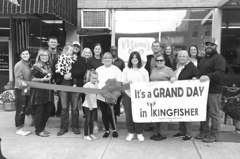 Chamber hosts ribbon cutting for Mimi’s