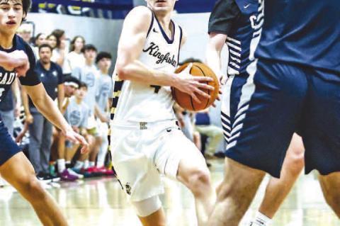 CASH LAIRD drives down the lane during the first half of last week’s game against Casady. Laird scored 18 points to help lead the Jackets to a 55-48 win. [Photo by Chris Simon/www. simon-sports-photos.smugmug.com]