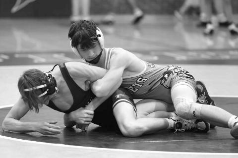 Jackets qualify 5 for state