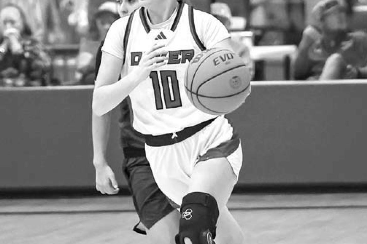 PRESLEY SQUIRES made five 3-pointers and scored 17 points as Dover knocked off Gracemont. [Photo by Chris Simon/ www.simon-sports-photos.smugmug.com]