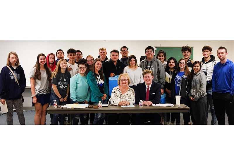 HENNESSEY HIGH SCHOOL SENIORS STATE SENATORS ’ Kingfisher