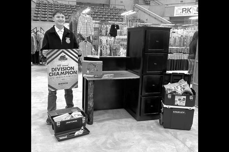 Vadder wins division at NW Ag Mechanics Show