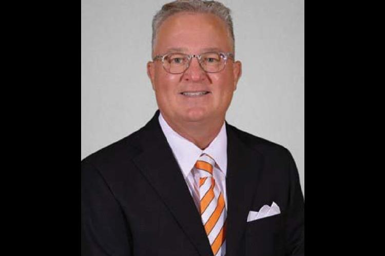 Hinson to headline chamber banquet