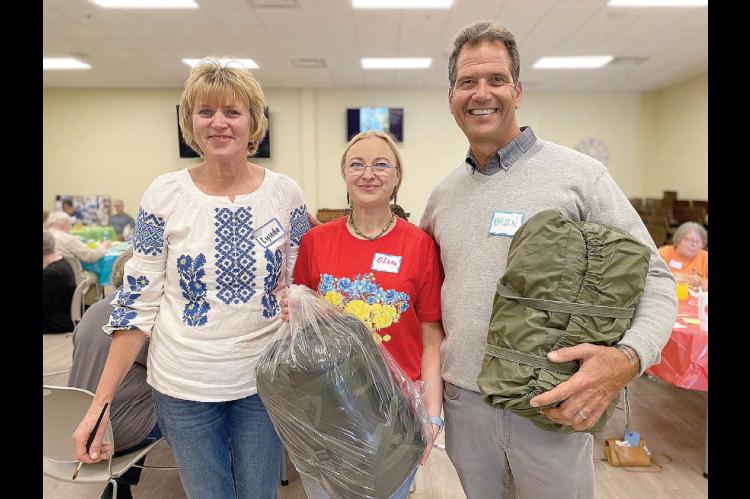 Large crowd gathers to ‘Paint for Peace’