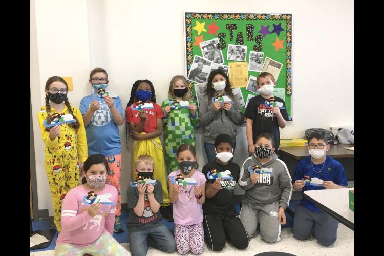 STARS students craft bookmarks for area Meals on Wheels clients