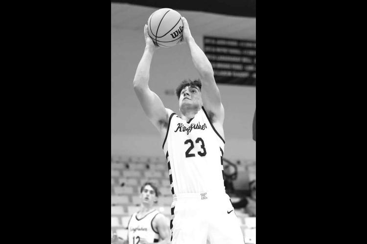 JACKSON WILLBANKS attempts a shot during Friday’s loss to Clinton. Willbanks was one of two Jackets to earn all-tournament honors. [Photo by Russell Stitt/www.stitt. smugmug.com]