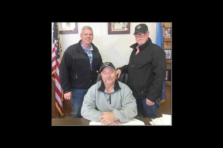 Cashion hires new fire chief at board meeting