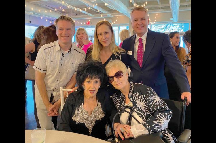 Cashion woman meets music idol Wanda Jackson at hall of fame event