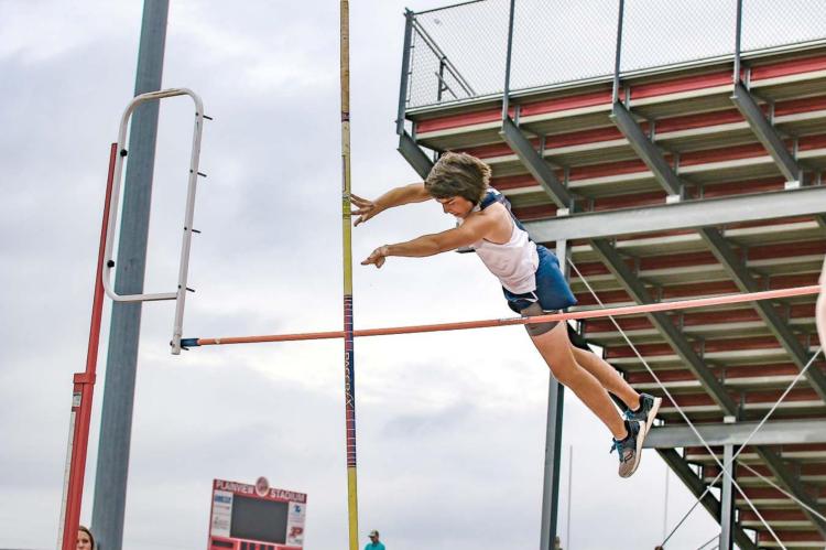 Simon soars to new heights