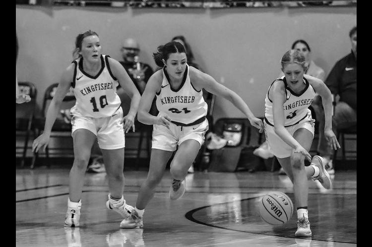 Kingfisher splits road games at Blanchard