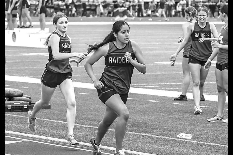 Lomega group breaks school record in relay