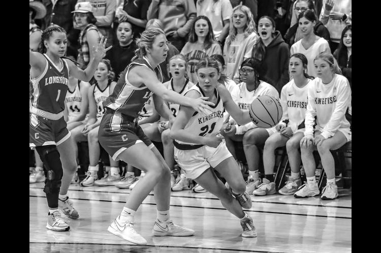 Lady Jackets cruise into semis