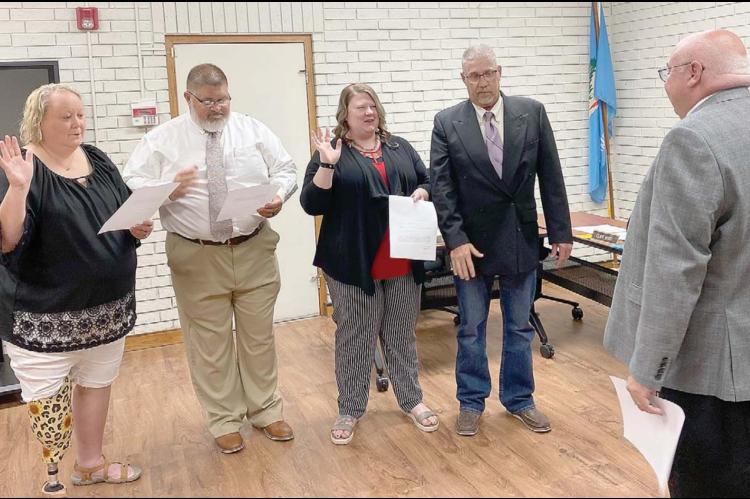Gritz re-elected Hennessey mayor