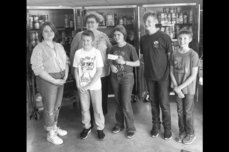 Lomega 4-H donates to local food pantry