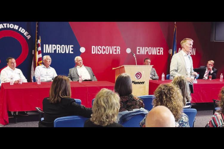 Lankford addresses group during Kingfi sher visit