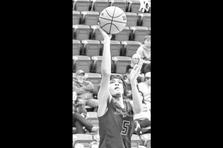 JACKET SENIOR Michael Easley scored 19 points in the team’s win last Friday at Chisholm. [Photo by Chris Simon/ www.simon-sports-photos.smugmug.com]
