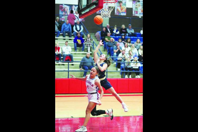 Lady Jackets cruise past Chisholm