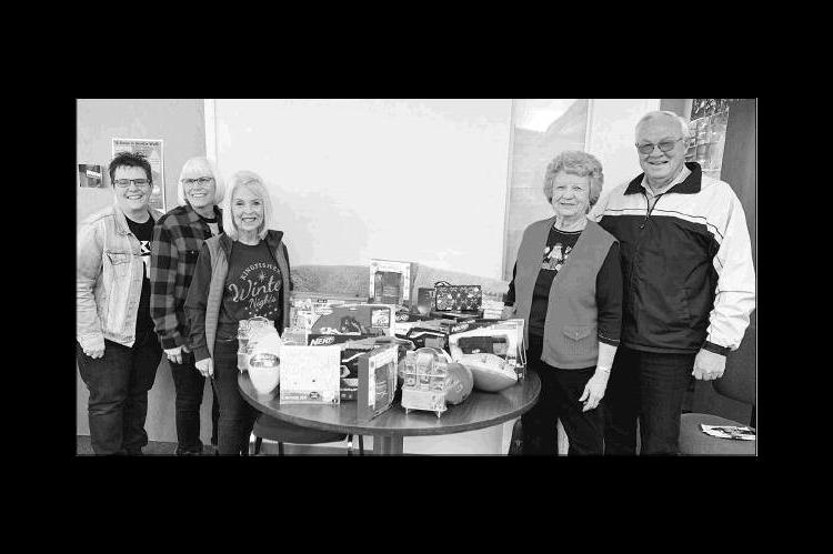 Retired educators donate to DHS teen Christmas party