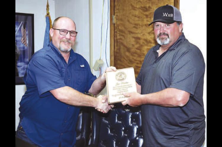 Perdue praised at final meeting