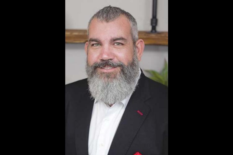 Military vet Davis to talk at banquet