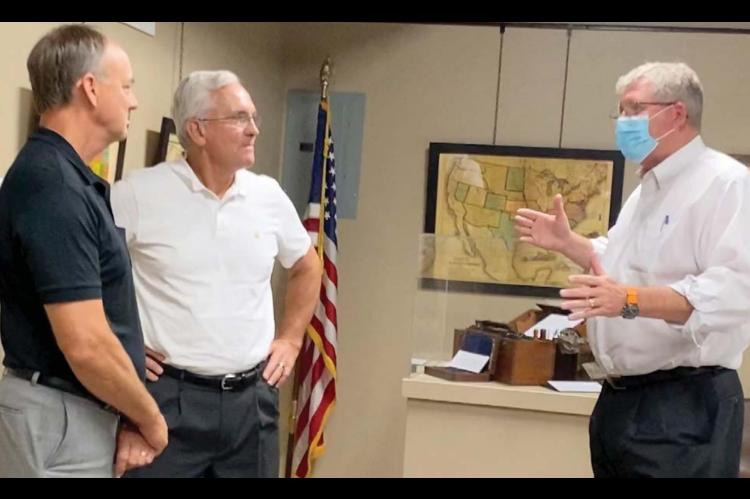 Lucas meets with community leaders