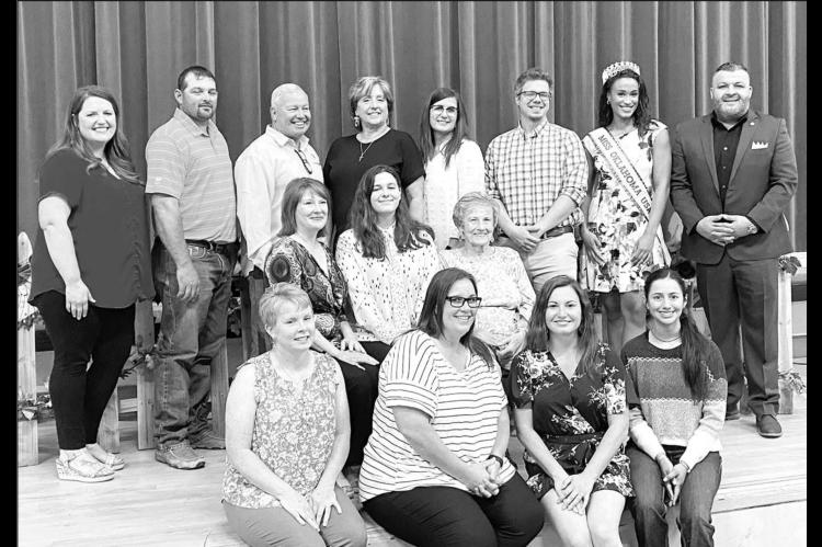 Hennessey volunteers, students, teachers