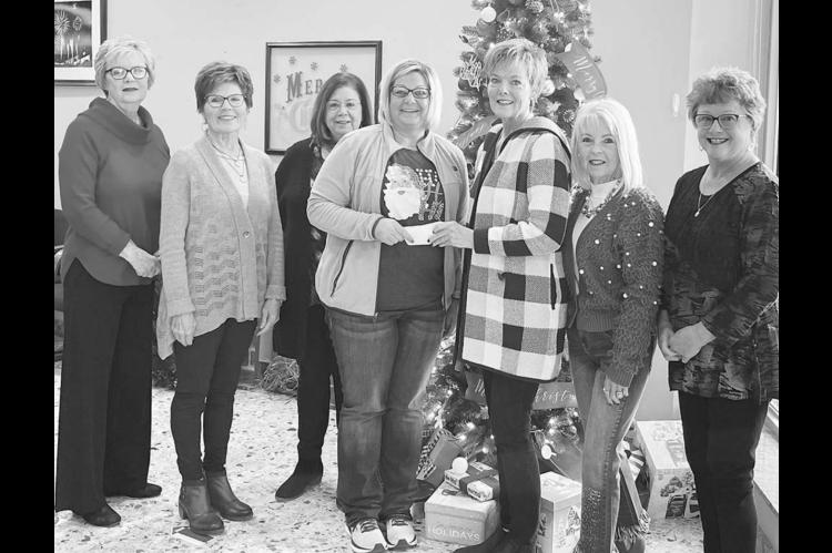 Plainview HCE donates